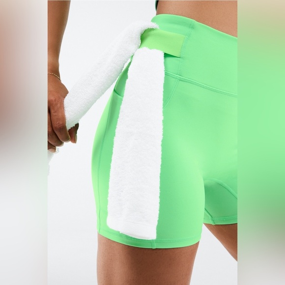 Fabletics Women’s Green High-Waisted Motion365® Pocket Short 5" - Est. XS - Picture 2 of 7